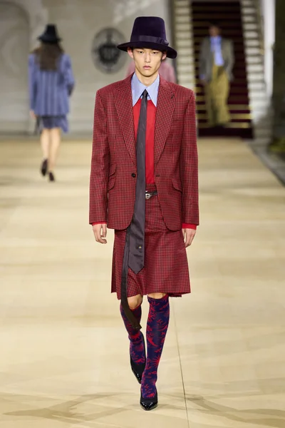 Look 3